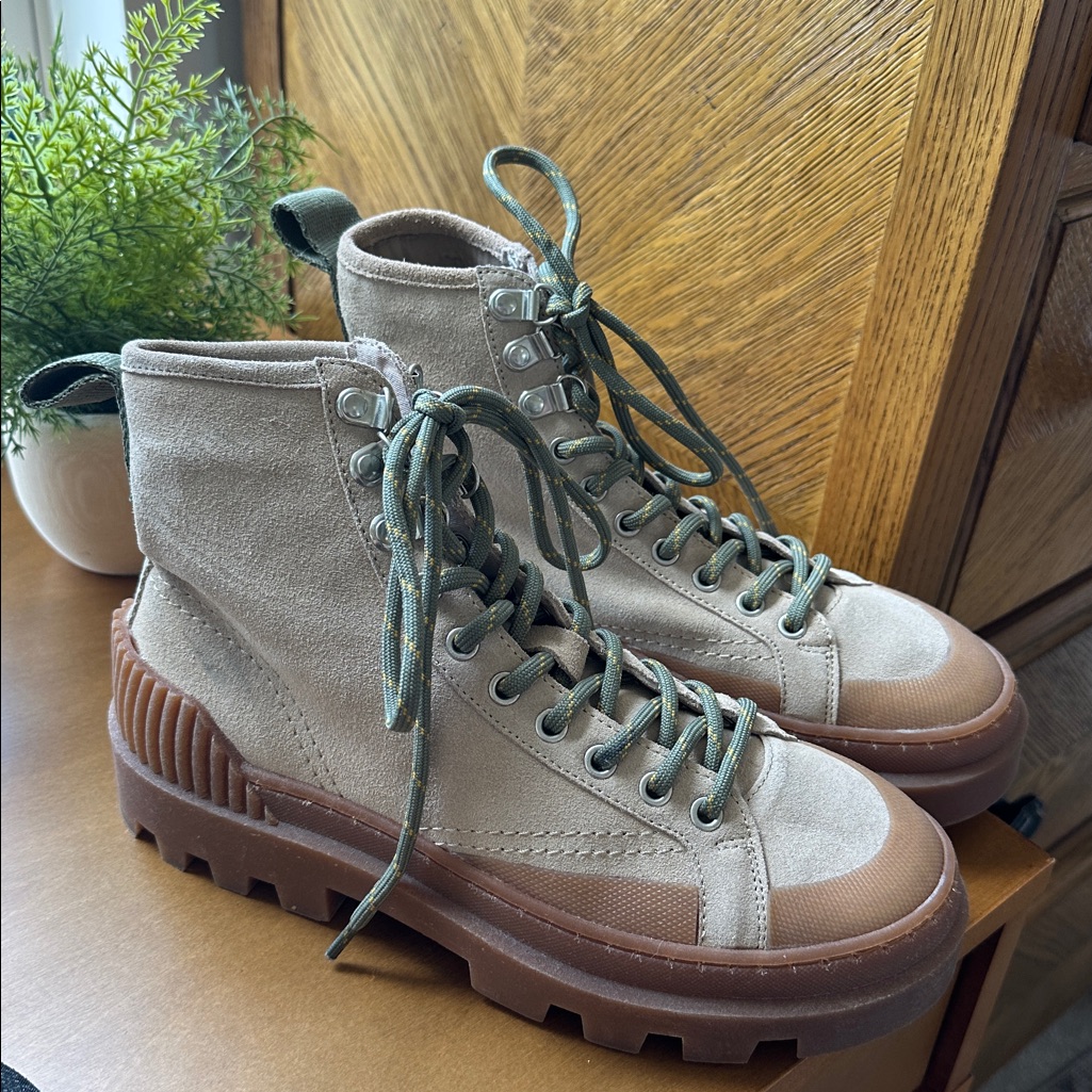 Zara Tan Suede Lace-Up Boots With Green Laces (Size 37)